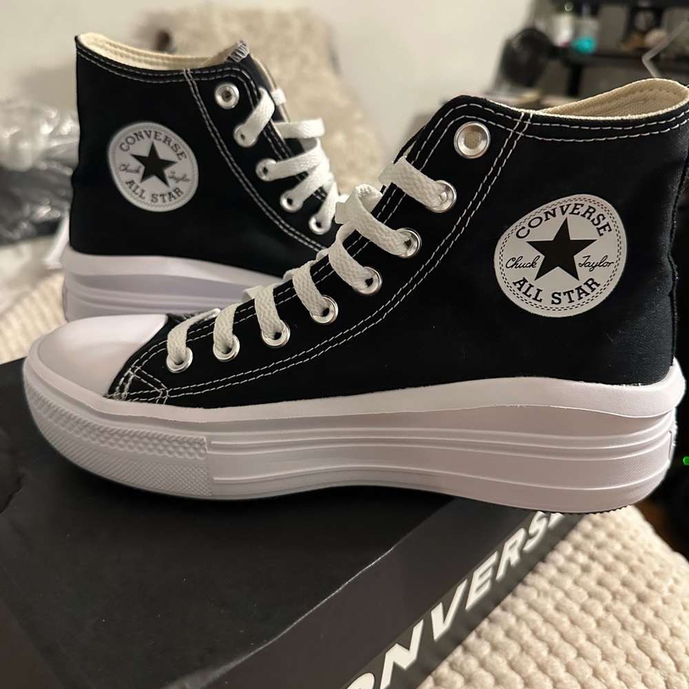WORN ONCE - Women’s Platform Converse - Size 9